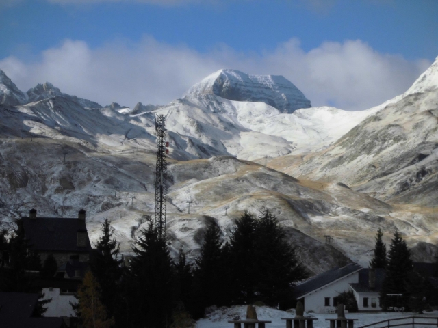 El valle de Formigal bajo la nieve